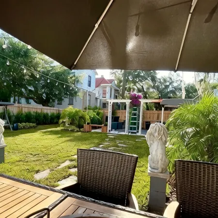 Cozy Historic home with 2 king size beds in Sanford