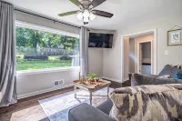 Marietta! Near the Square, Pets & Long stays ok. Entire home - 방갈로