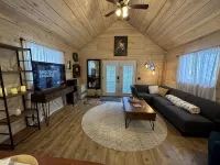 Cozy Romantic Getaway Cabin - Wi-Fi