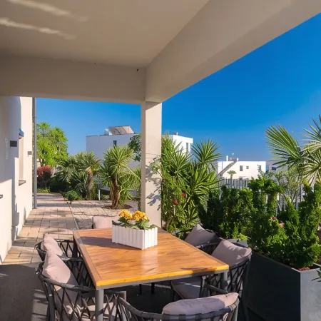 Villa LuiSole - Apartment °1 with heated saltwater pool, family-friendly Отели в г. Крк