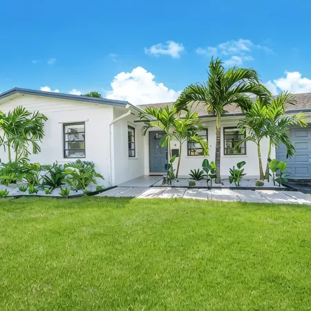 Beautiful 5Br Home • BBQ, Playground, Court & Pool