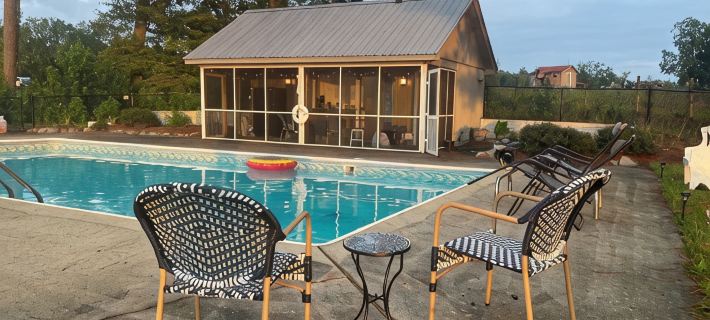Private Oasis w/Pool, Kayaks, Dock, and Stocked Bass Waiting to be Caught! Hotels in Johnston County