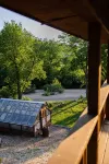 Cozy Creekside Cabin - Sleeps 6 - Perfect for campfires & making memories - Chalets