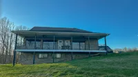 5-Bedroom Vacation Home with Private Slip, Just 10 Minutes from the Marina - 3-Star