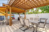 Downtown Cocoa Beach, Heated Pool House Next to Beach - 프라이빗 풀