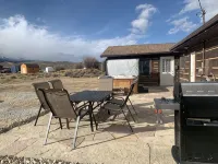 Scenic 3 bedroom cabin with hot tub - Wi-Fi