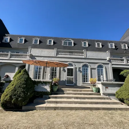 Chateau Herbe ~ Rosalind Carriage House Beautiful 1 Bedroom Apartment