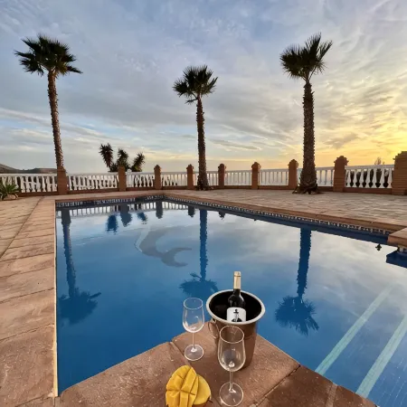 "CasaBlanca" Rural Villa with pool and barbecue.
