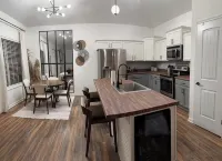 Beautiful, Cozy  and Airy Retreat with Lots of Character - NO CLEANING FEE - balcony