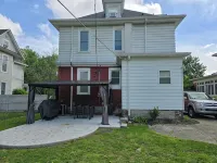 Charming historical 4 bd & 3 full ba home in Terre Haute with WiFi, AC & parking