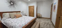 Newly Remodeled Cabin. Secluded. Hot Tub. 7 Miles to Zion National Park