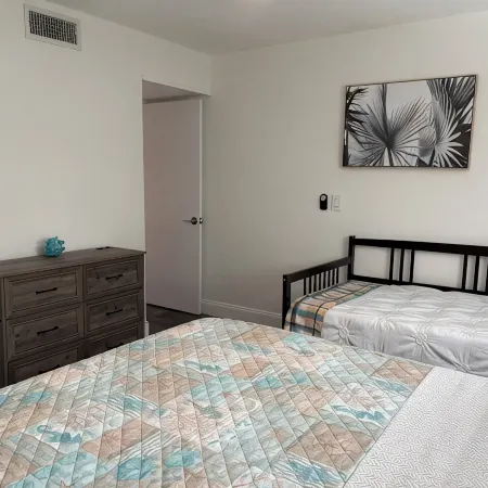 Charming 1-bedroom apartment with WiFi, AC in delightful Delray Beach