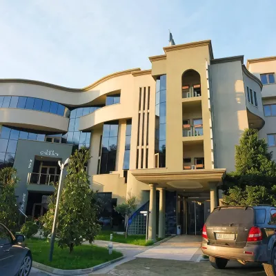 Green House Hotel & Restaurant Hotel berhampiran Checkpoint