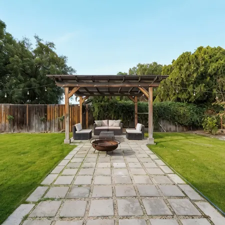 NW Gem! Modern 4BR Home:Cozy Elegance, Near Parks, Dining & Easy Freeway Access
