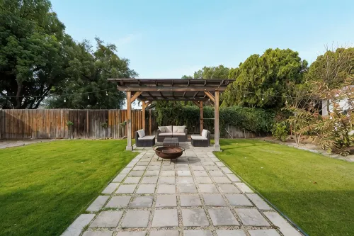 NW Gem! Modern 4BR Home:Cozy Elegance, Near Parks, Dining & Easy Freeway Access