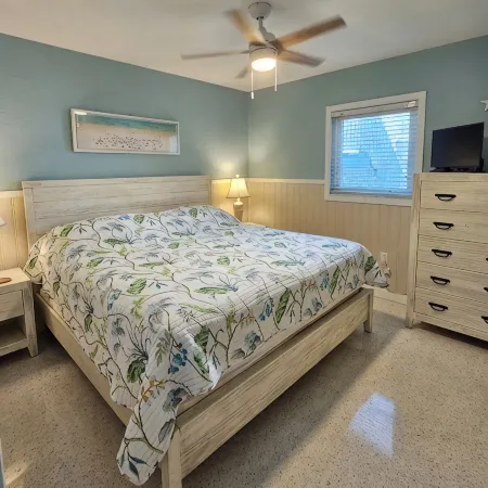 Charming Siesta Key Village Vacation Condo - Unbeatable Location, Free WiFi