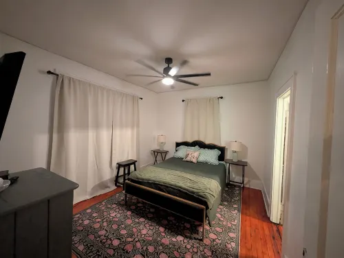 Casey's Cottage- Georgia Ave