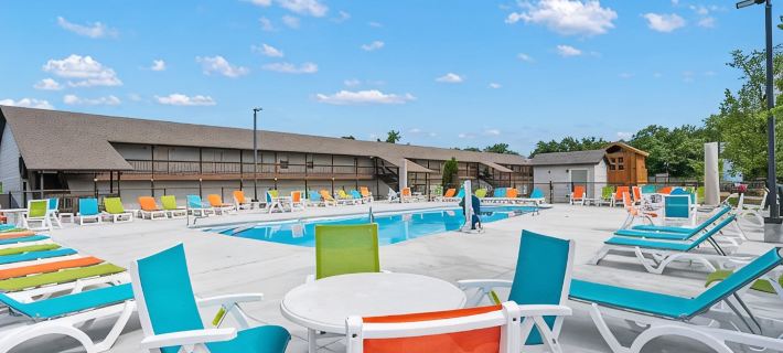 Perfect Lakeside Getaway - Renovated condo with ALL the amenities + Laundry! Hotels in Stone County