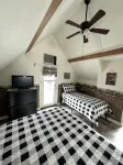 Peaceful & Serene  🦌 Cozy Hillside Cabin  ☀️ Koi Pond 🐸 Pet Friendly 🐕