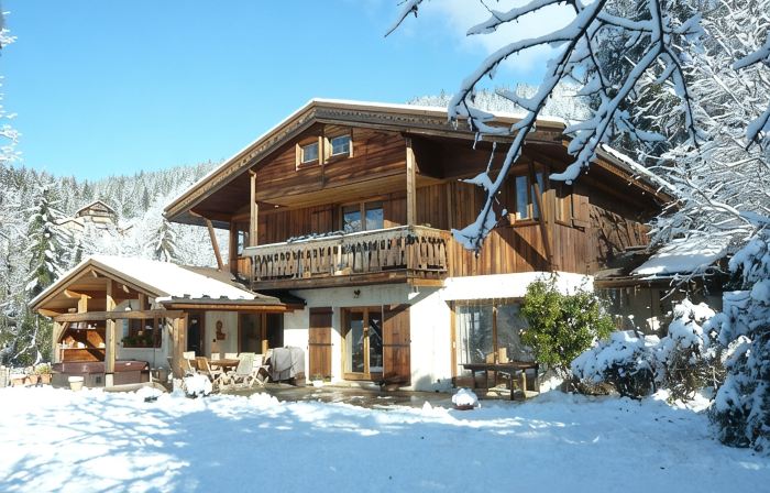 Beautiful apartment in chalet, 3 km from La Clusaz with jacuzzi