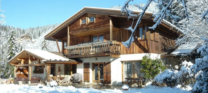 Beautiful apartment in chalet, 3 km from La Clusaz with jacuzzi Hotels in La Clusaz
