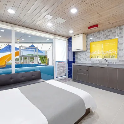 Geoje Island Monaco Pool Villa Pension โรงแรมใกล้สำนักงานนัมบู-มยอน