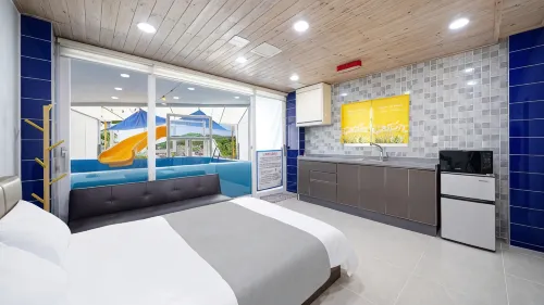 Geoje Island Monaco Pool Villa Pension - Homestays