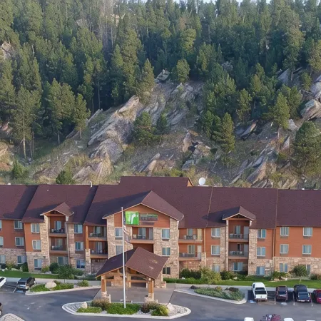 Holiday Inn Express & Suites CUSTER by IHG