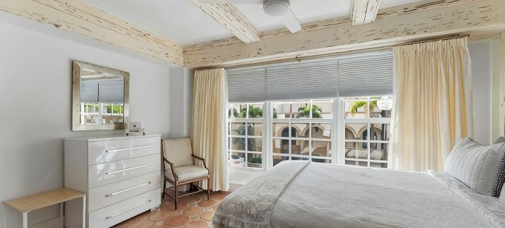 Splendid Palm Beach Location, spacious 1-bedroom condo, dual suite with WiFi,AC Hotels in Palm Beach