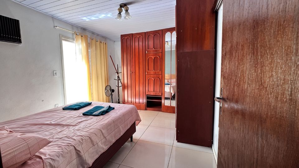 Casa com Piscina Churrasqueira e Mesa de Bilhar