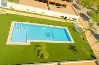 Luxurious 2-Bedroom Apartment in Arenals del Sol with Pool and Sea Views - 泳池