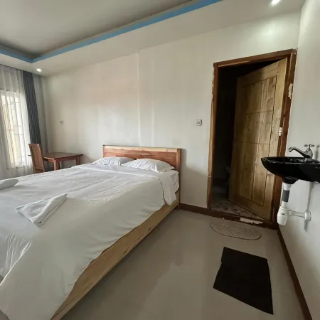 Four-G Homestay & Komodo Tour