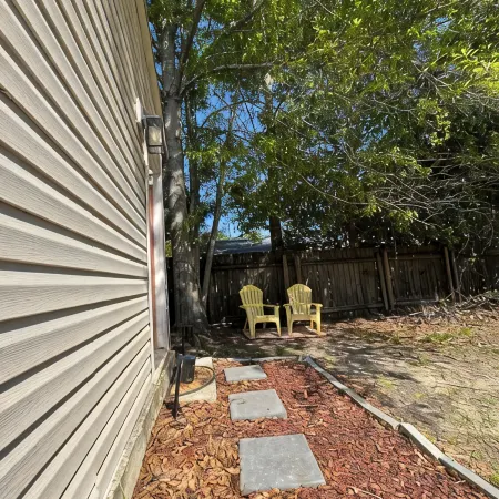 Central Pensacola Studio, Groovy & Spacious