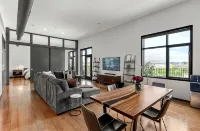Modern Luxury West Des Moines Condo - Balkon