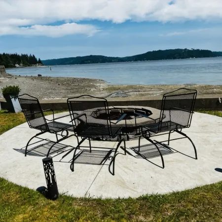 Waterfront Hoodsport Cabin, Hood Canal Beach Oasis