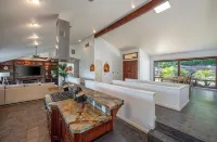 Family Fun Mountain Villa in San Diego Pool/Jacuzzi, Water-slide, PickleBall