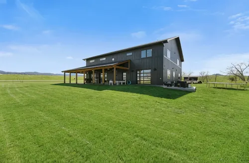 La Bella Vita (The Beautiful Life) 5+ Bedrooms - Homestays