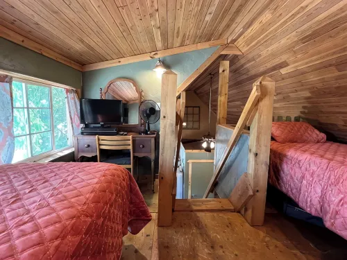 Clean cozy cabin within 1/2 mile of 2 lakes and 100’s of sq miles of wilderness.
