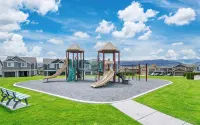 Luxury View Home on the Columbia River, Golf, Wineries & Gorge Amphitheater - 3-Star