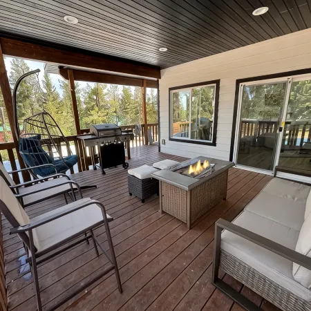 Cabin Retreat with Hot Tub, Telescope, Games & Fire Pit -Near Duck Creek Village Отели в г. Кейн Каунти
