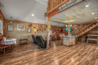 Stay at The Barnhouse in Kuna - Rustic Retreat for Two with Fireplace Near Boise - Homestays
