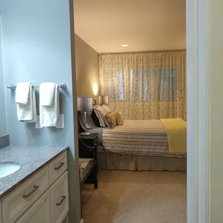 Mad River Valley Condo with Gourmet Kitchen, 2 Bedrooms, comfortably sleeps 6