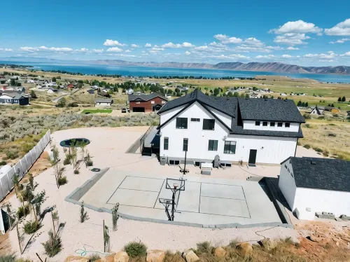 Bear Lake getaway for the whole family! Sleeps 32! Beach access included!! - Chalets