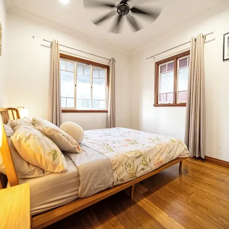 House of Fairy Wren - Fully renovated charming Queenslander! 10 Mins to BNE CBD! Отели в г. Аннерли