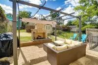 Oakley Square 3BR - Walkable-Sleeps 5 - Fire Pit - balcón