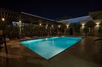 Ivana Signature - Pools