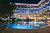 Horison Ultima Ratu Serang - Kolam Renang
