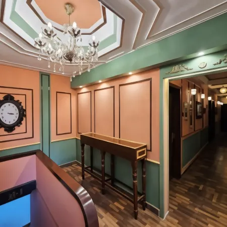 Hotel Trimoorti Отели рядом с достопримечательностью «Планетарий Бирла»