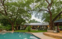 The Courtney Lodge - 3-Star