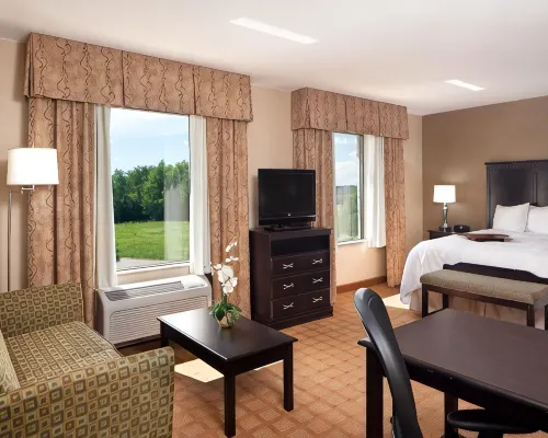 Hampton Inn & Suites Chicago/St. Charles Hotels in Kane County